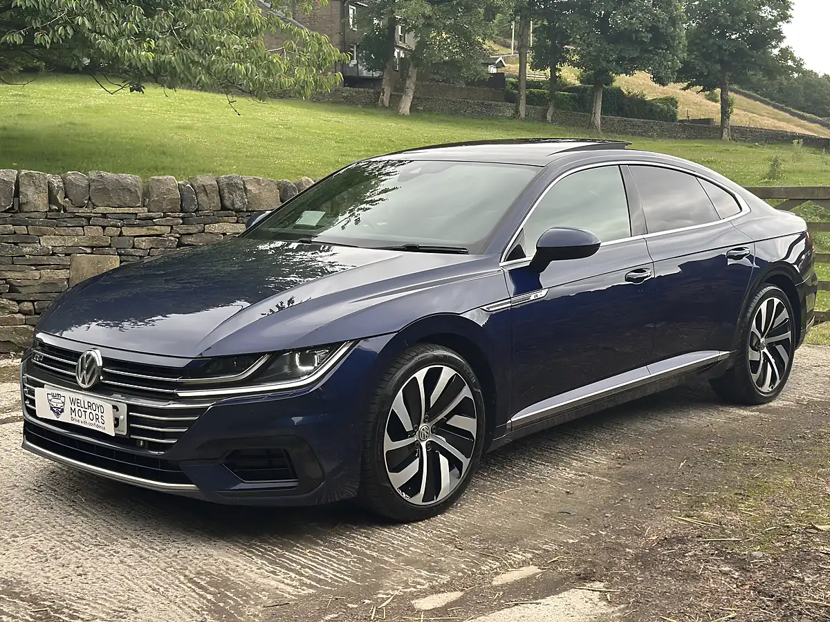 Used 2018 Volkswagen Arteon R-Line Blue - Front View