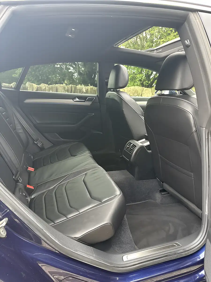 Used 2018 Volkswagen Arteon R-Line Blue - Interior and Exterior details 7