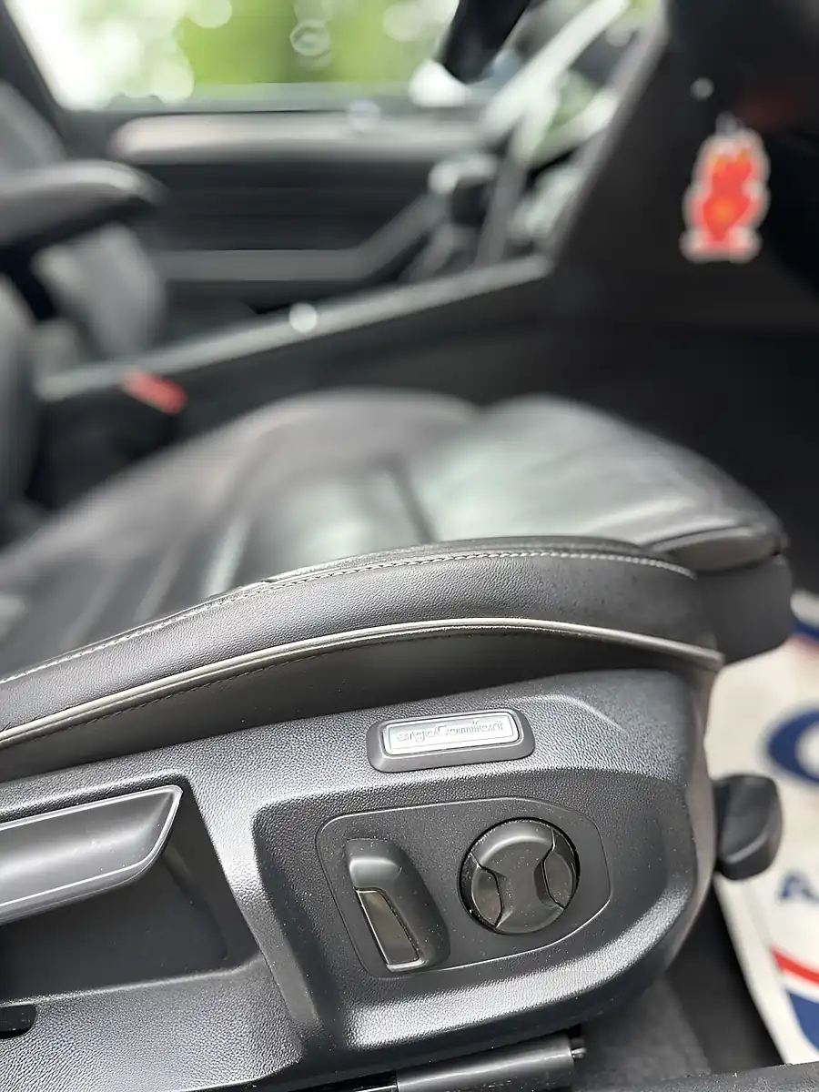 Used 2018 Volkswagen Arteon R-Line Blue - Interior and Exterior details 9