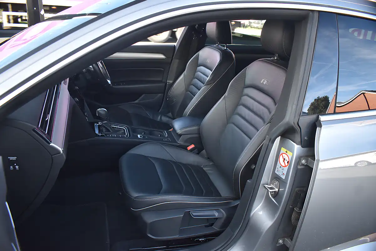 Used 2018 Volkswagen Arteon R-Line Fastback Pyrite Silver - Interior and Exterior details 11