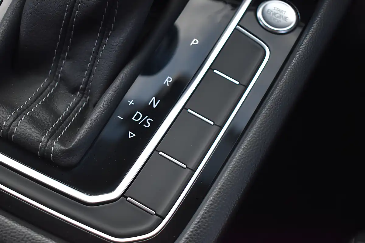 Used 2018 Volkswagen Arteon R-Line Fastback Pyrite Silver - Interior and Exterior details 15