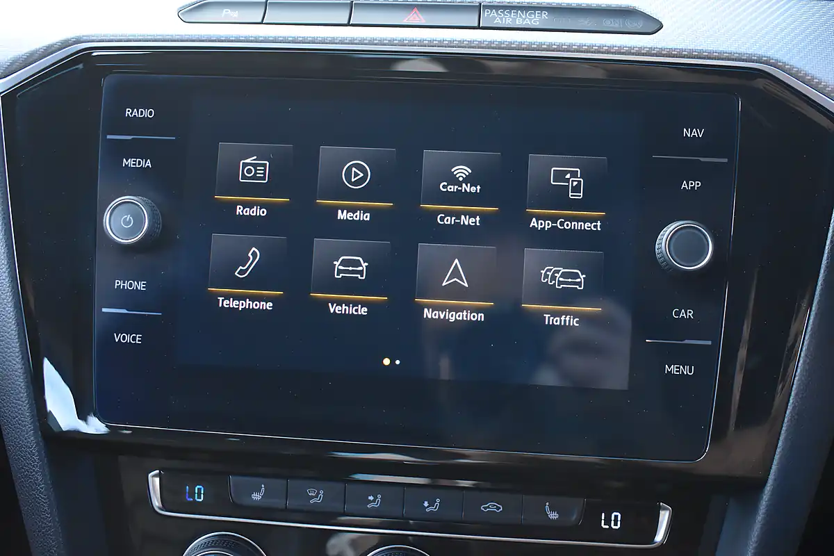 Used 2018 Volkswagen Arteon R-Line Fastback Pyrite Silver - Interior and Exterior details 16
