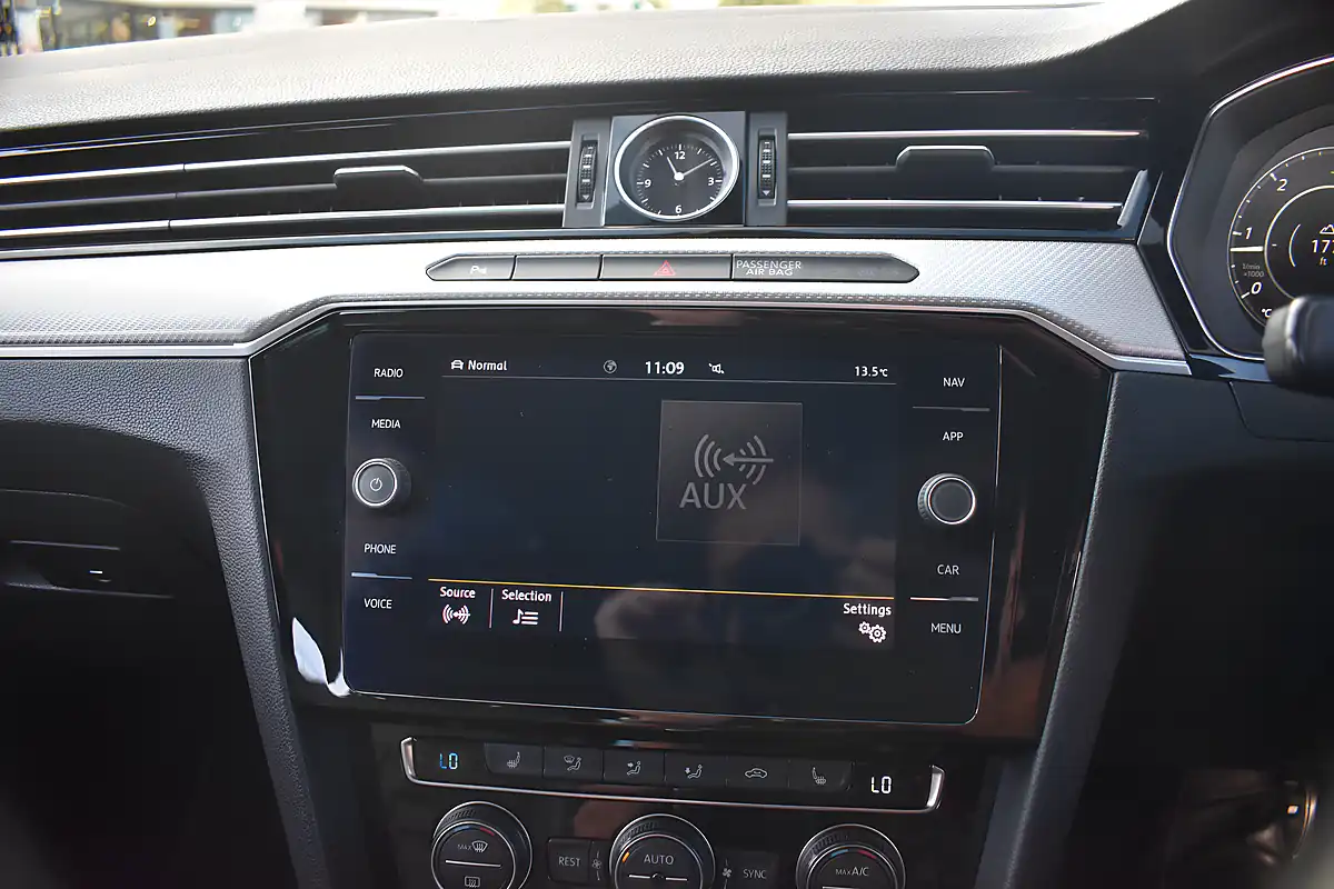 Used 2018 Volkswagen Arteon R-Line Fastback Pyrite Silver - Interior and Exterior details 17