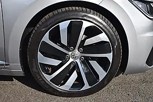 Used 2018 Volkswagen Arteon R-Line Fastback Pyrite Silver - Interior and Exterior details 7