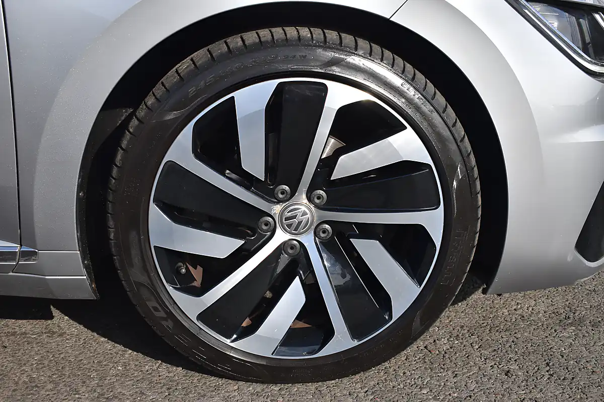 Used 2018 Volkswagen Arteon R-Line Fastback Pyrite Silver - Interior and Exterior details 7