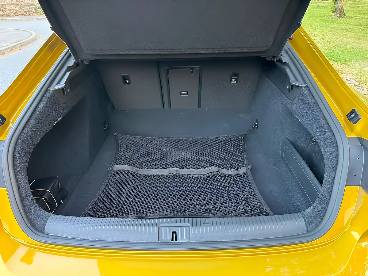 Used 2018 Volkswagen Arteon R-Line Yellow - Interior and Exterior details 17