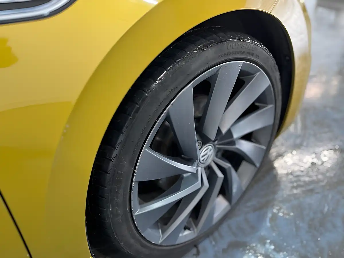 Used 2018 Volkswagen Arteon R-Line Yellow - Interior and Exterior details 11