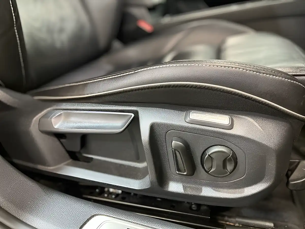 Used 2018 Volkswagen Arteon R-Line Yellow - Interior and Exterior details 18