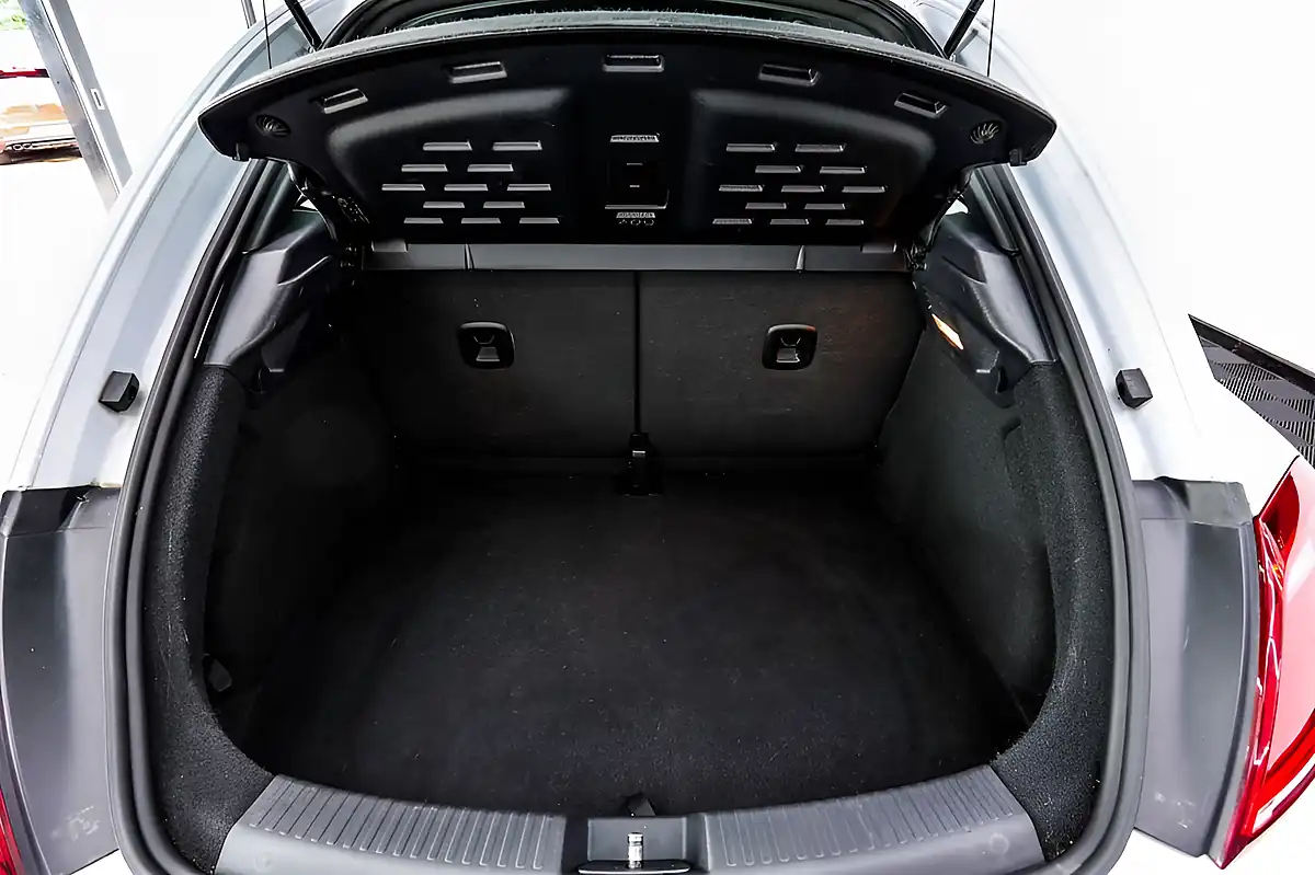 Used 2018 Volkswagen Beetle R-Line Silver - Interior and Exterior details 19