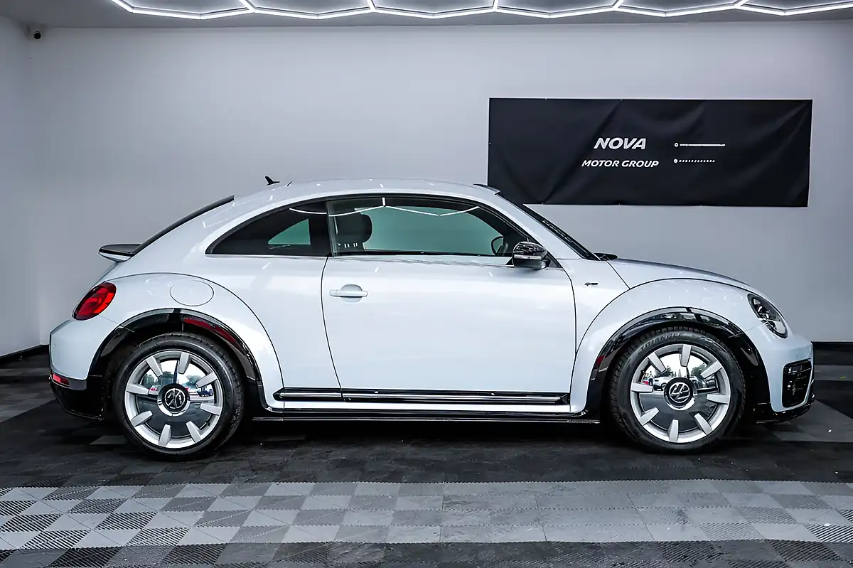Used 2018 Volkswagen Beetle R-Line Silver - Interior and Exterior details 5