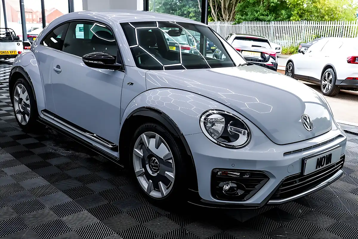 Used 2018 Volkswagen Beetle R-Line Silver - Interior and Exterior details 9