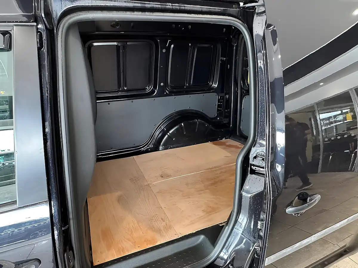 Used 2018 Volkswagen Caddy C20 Bluemotion Tech Startline Black - Interior and Exterior details 7
