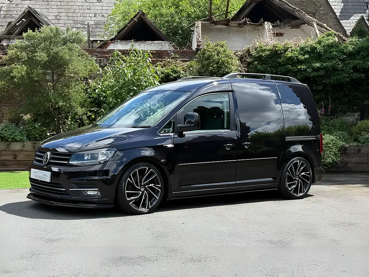 Used 2018 Volkswagen Caddy Highline Black - Front View