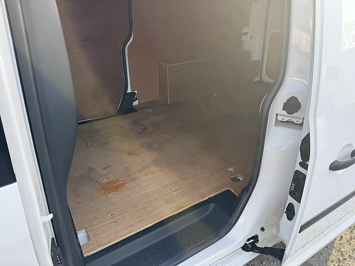Used 2018 Volkswagen Caddy Maxi C20 Startline - Interior and Exterior details 12