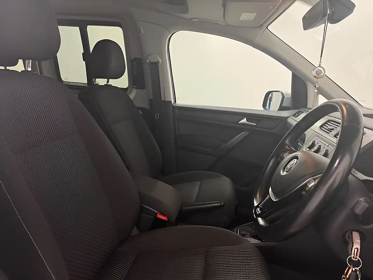 Used 2018 Volkswagen Caddy Maxi Life Silver - Interior and Exterior details 10
