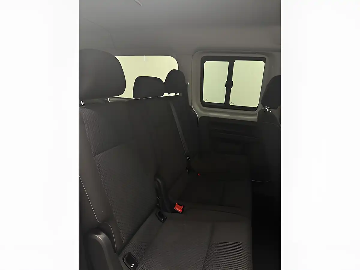 Used 2018 Volkswagen Caddy Maxi Life Silver - Interior and Exterior details 13