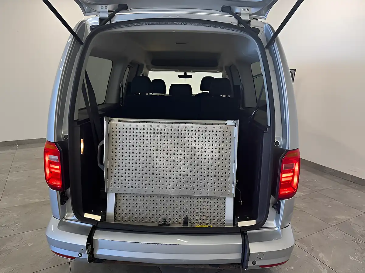 Used 2018 Volkswagen Caddy Maxi Life Silver - Interior and Exterior details 18