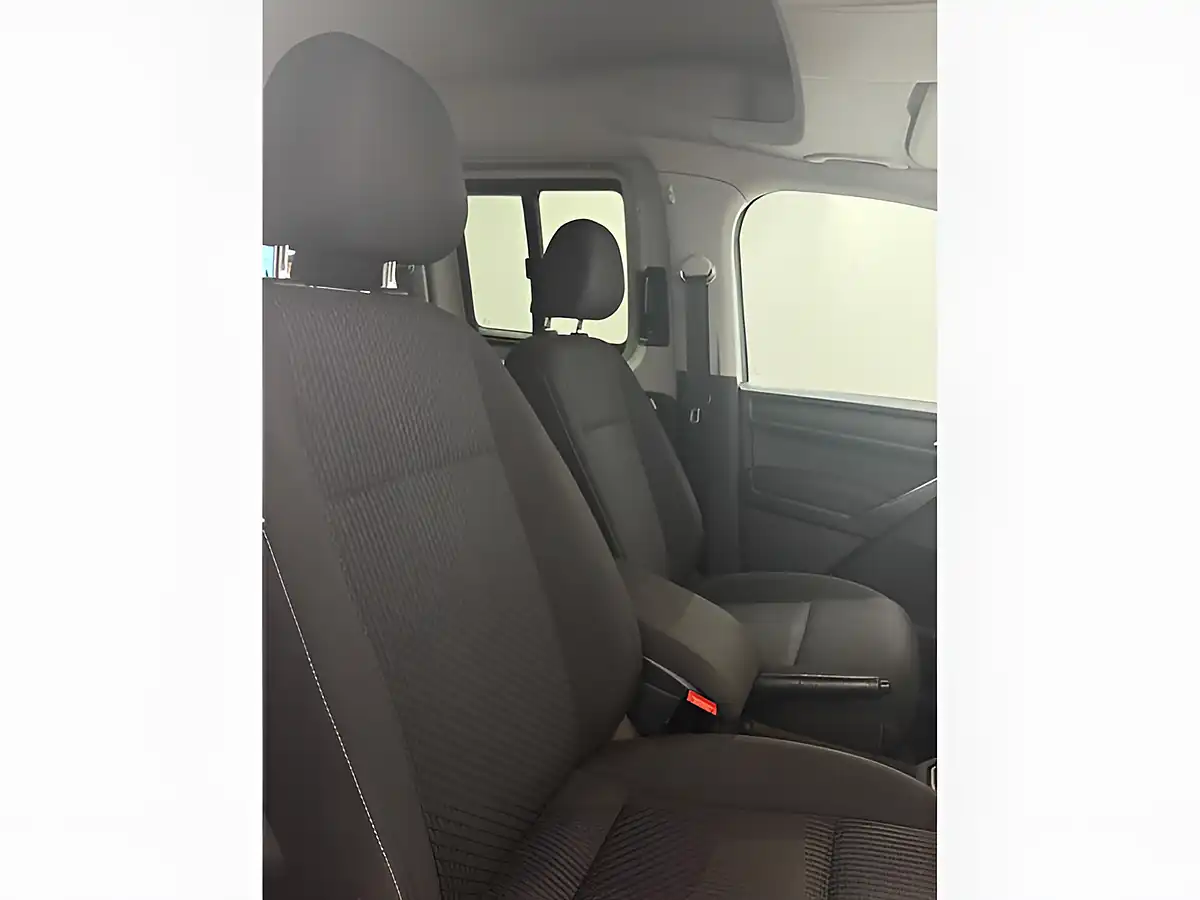 Used 2018 Volkswagen Caddy Maxi Life Silver - Interior and Exterior details 9