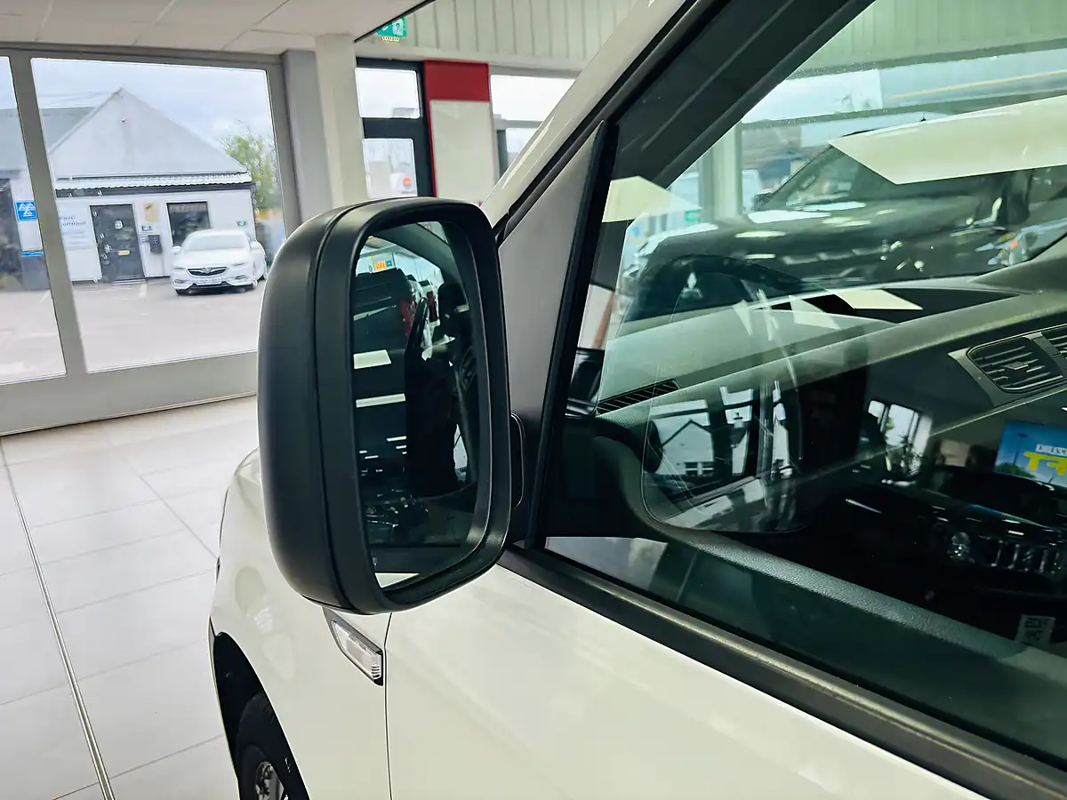 Used 2018 Volkswagen Caddy Maxi Startline Lwb White - Interior and Exterior details 10