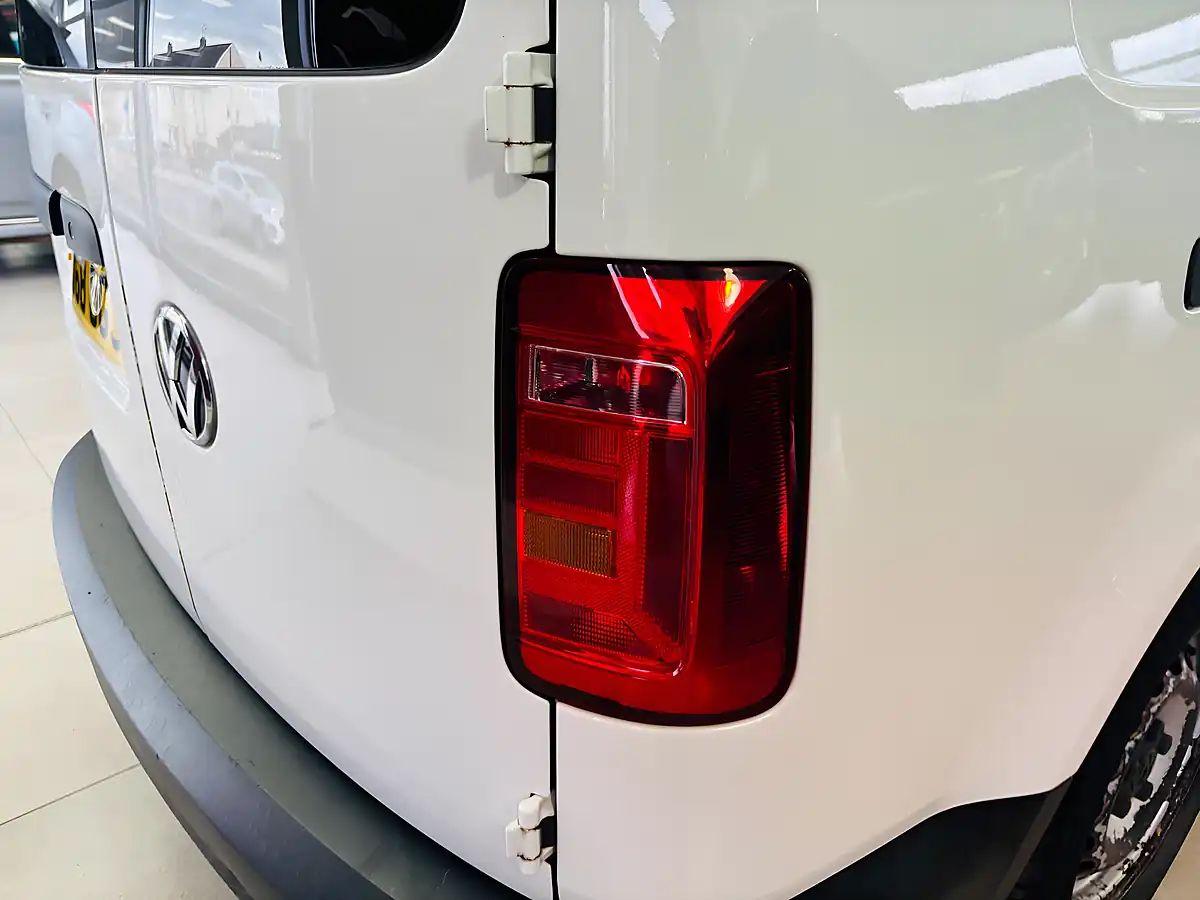 Used 2018 Volkswagen Caddy Maxi Startline Lwb White - Interior and Exterior details 13