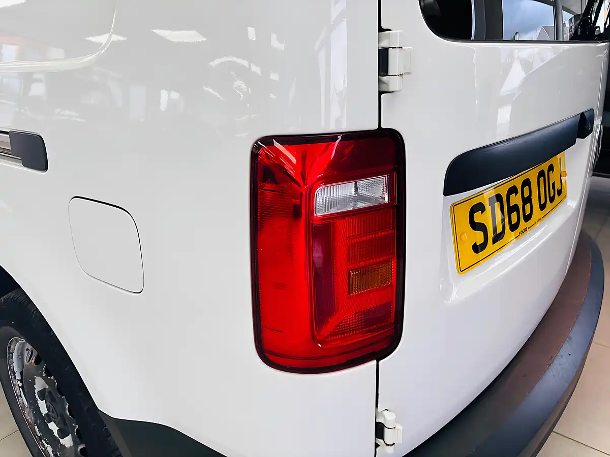 Used 2018 Volkswagen Caddy Maxi Startline Lwb White - Interior and Exterior details 7