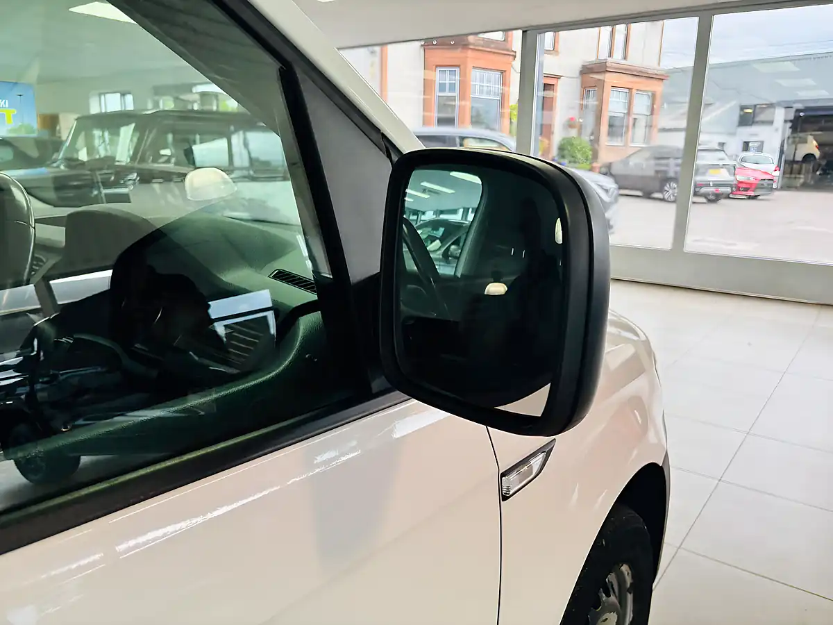 Used 2018 Volkswagen Caddy Maxi Startline Lwb White - Interior and Exterior details 9