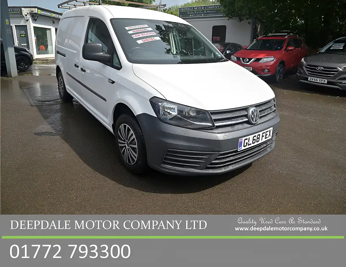 Used 2018 Volkswagen Caddy Maxi White - Front View