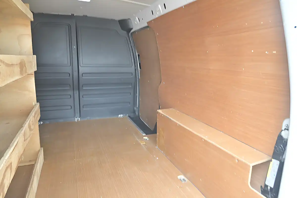 Used 2018 Volkswagen Caddy Maxi White - Interior and Exterior details 11