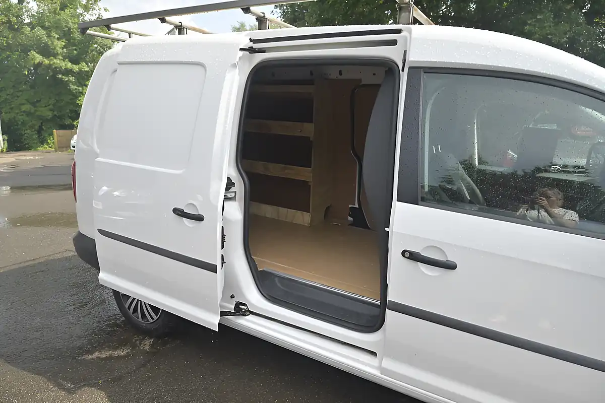 Used 2018 Volkswagen Caddy Maxi White - Interior and Exterior details 12