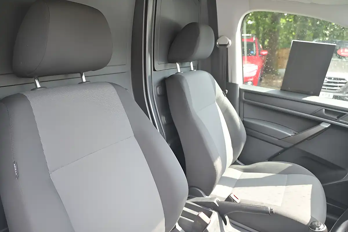 Used 2018 Volkswagen Caddy Maxi White - Interior and Exterior details 15