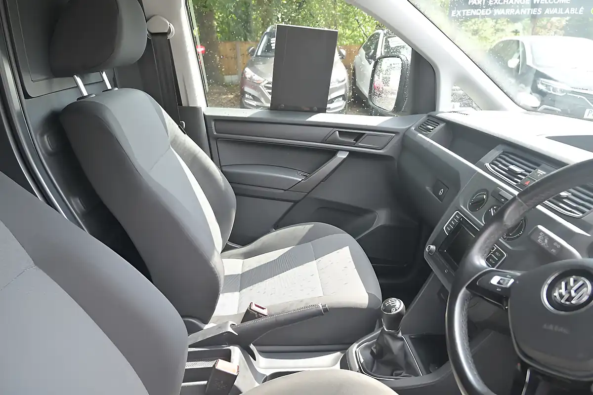 Used 2018 Volkswagen Caddy Maxi White - Interior and Exterior details 16