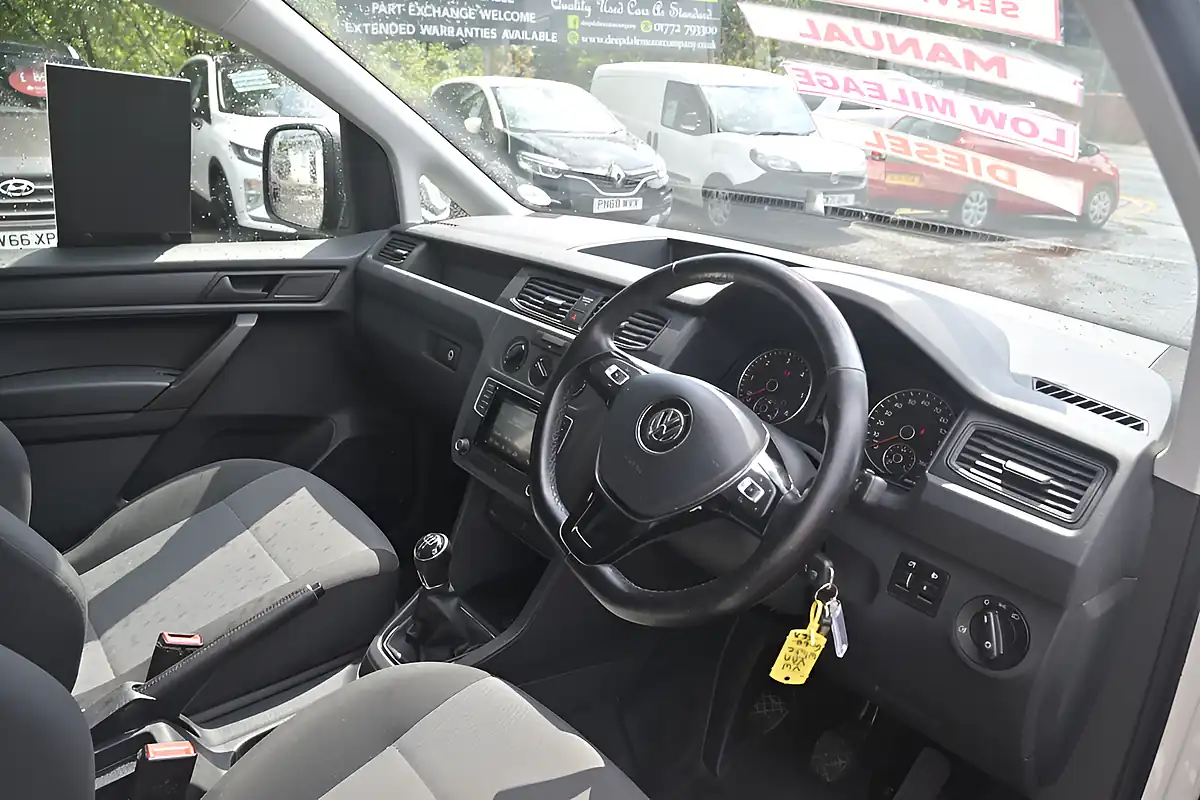 Used 2018 Volkswagen Caddy Maxi White - Interior and Exterior details 17