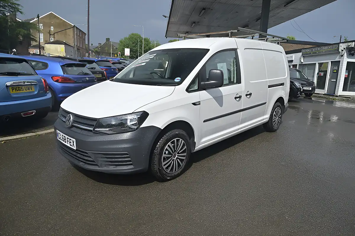 Used 2018 Volkswagen Caddy Maxi White - Interior and Exterior details 3
