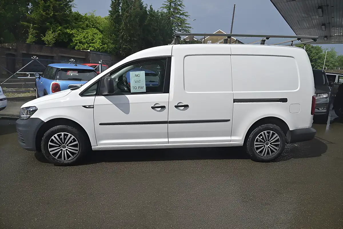 Used 2018 Volkswagen Caddy Maxi White - Interior and Exterior details 4