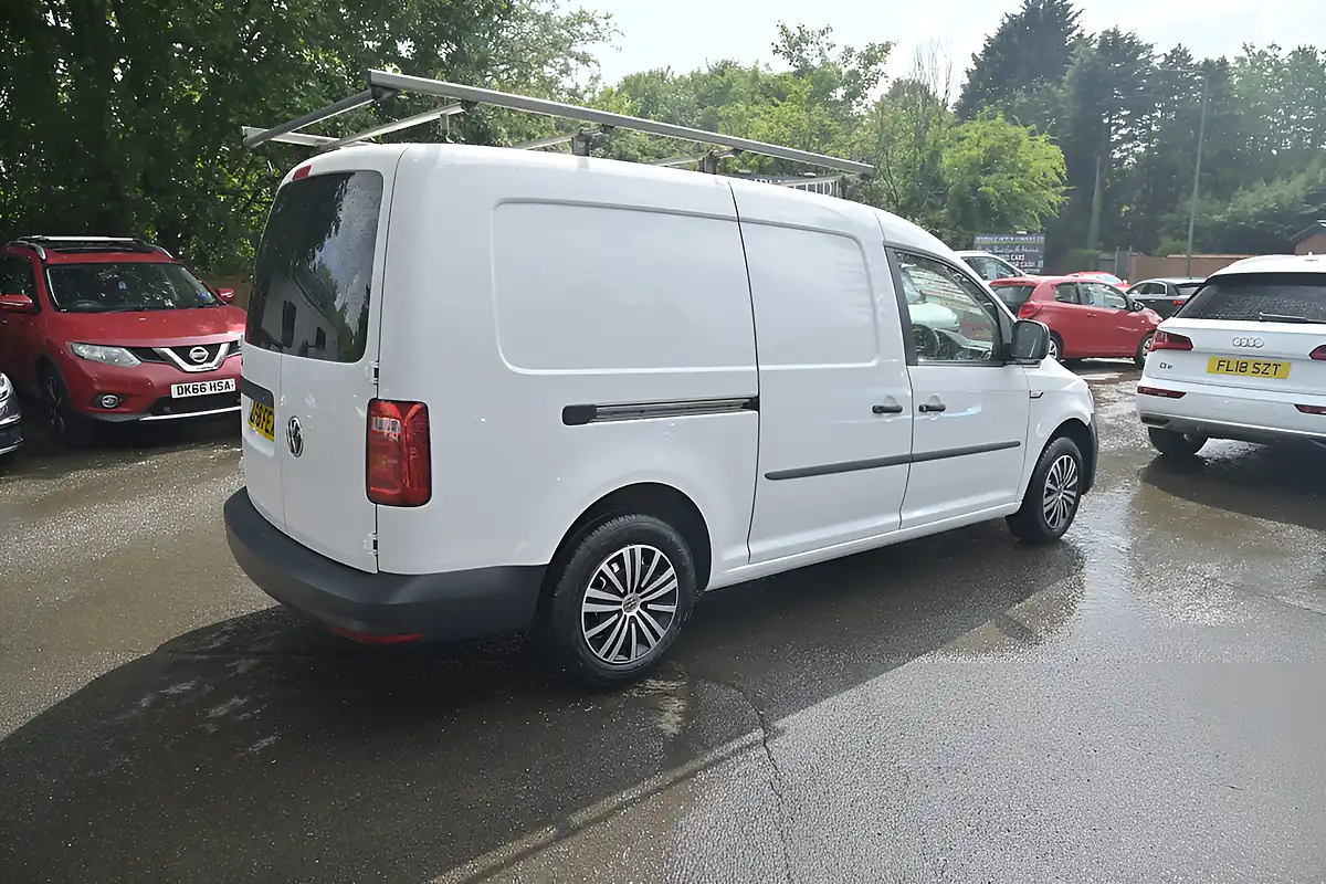 Used 2018 Volkswagen Caddy Maxi White - Interior and Exterior details 7