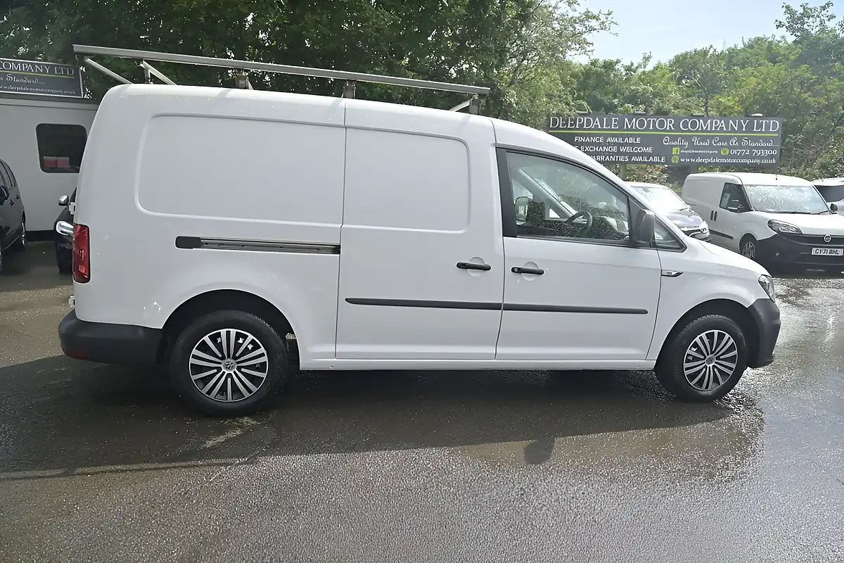 Used 2018 Volkswagen Caddy Maxi White - Interior and Exterior details 8