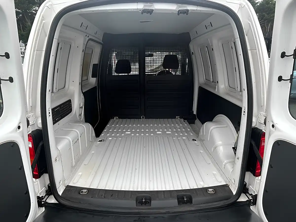 Used 2018 Volkswagen Caddy Startline White - Interior and Exterior details 14