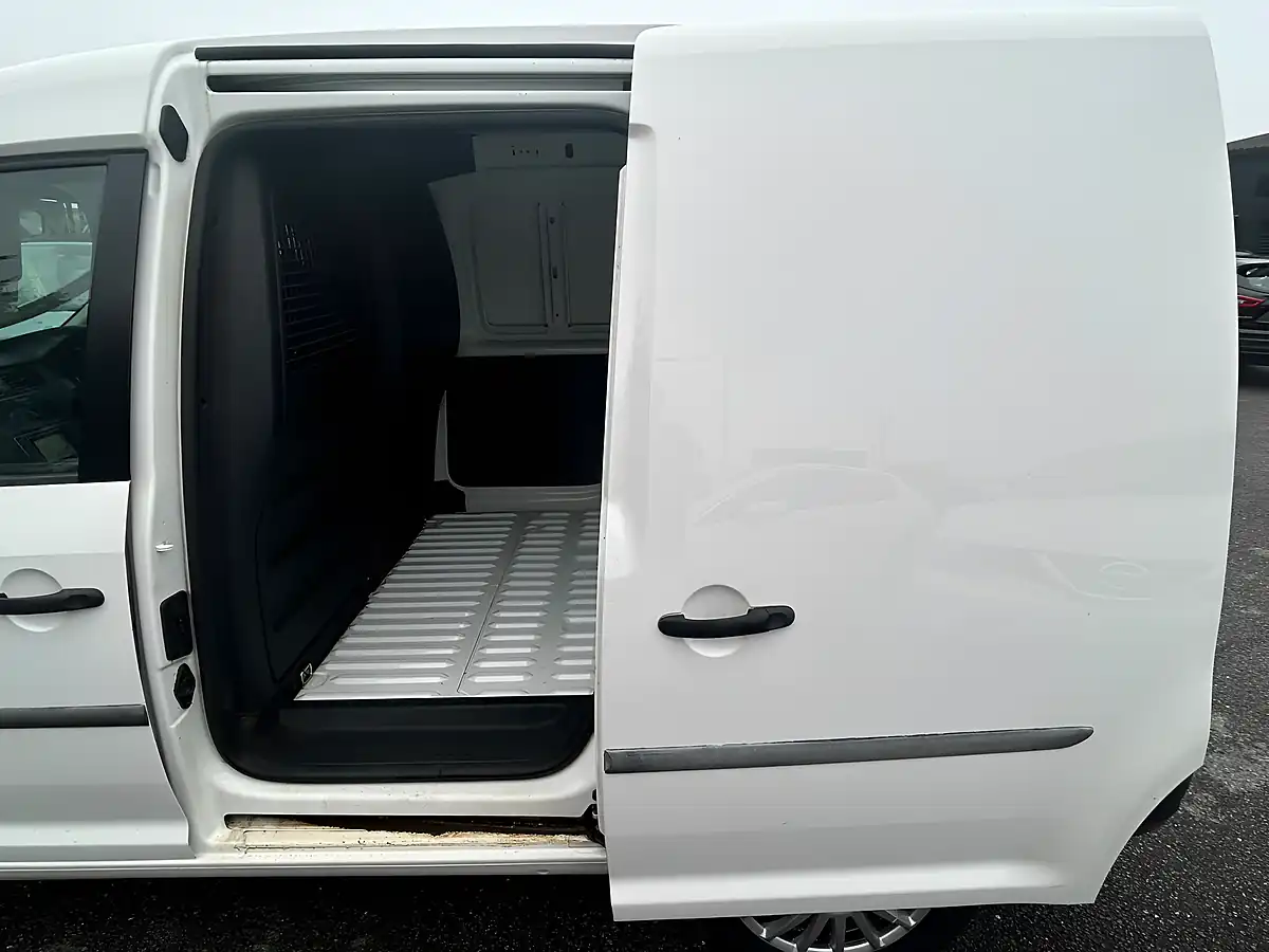 Used 2018 Volkswagen Caddy Startline White - Interior and Exterior details 15