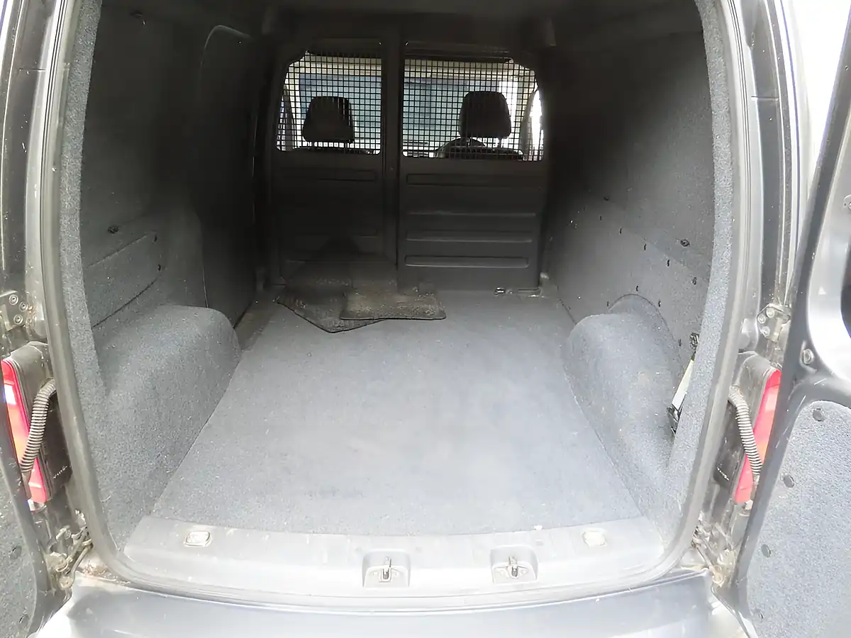 Used 2018 Volkswagen Caddy Trendline Indium Grey - Interior and Exterior details 10