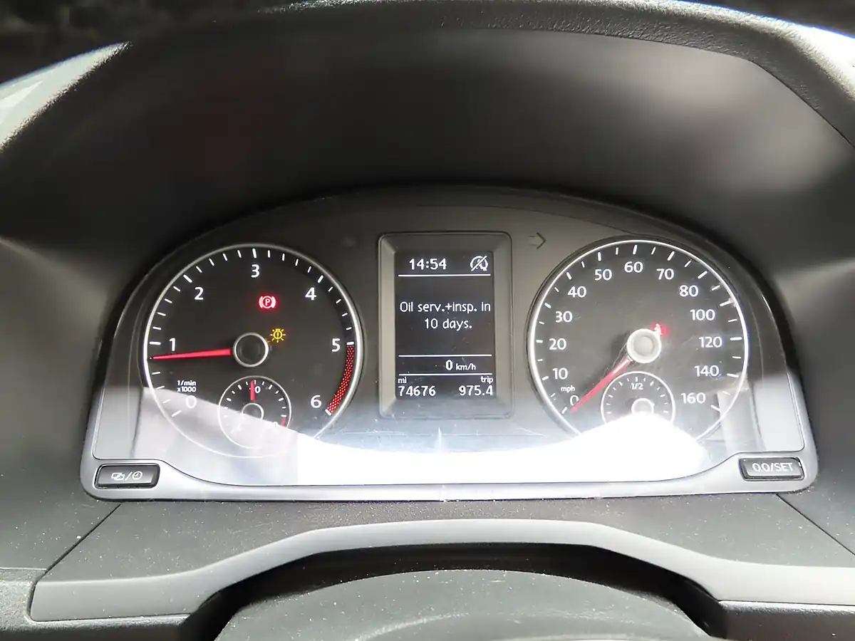 Used 2018 Volkswagen Caddy Trendline Indium Grey - Interior and Exterior details 6