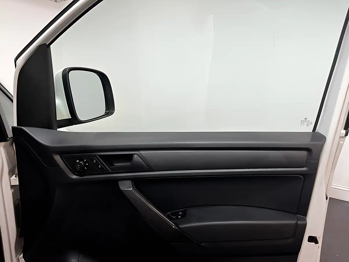 Used 2018 Volkswagen Caddy Trendline White - Interior and Exterior details 19