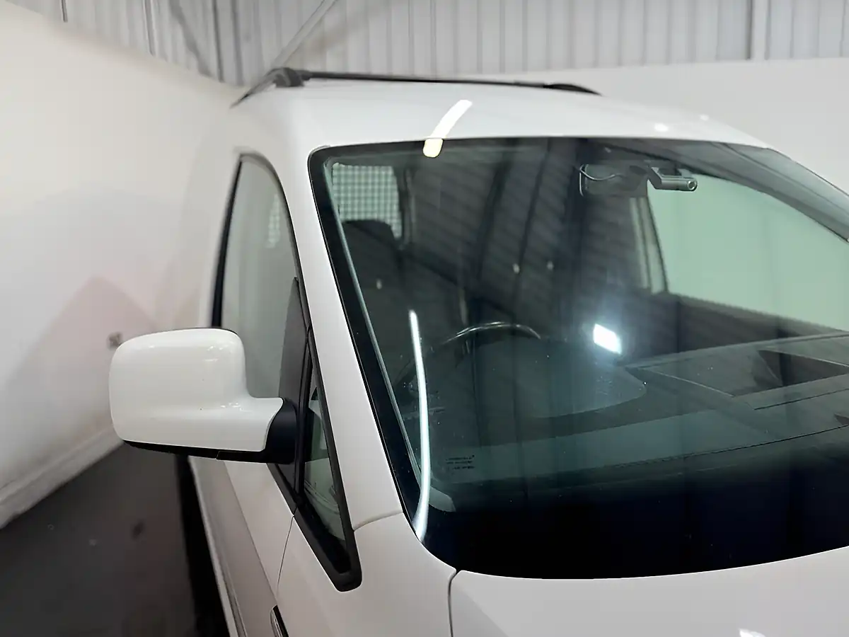 Used 2018 Volkswagen Caddy Trendline White - Interior and Exterior details 6