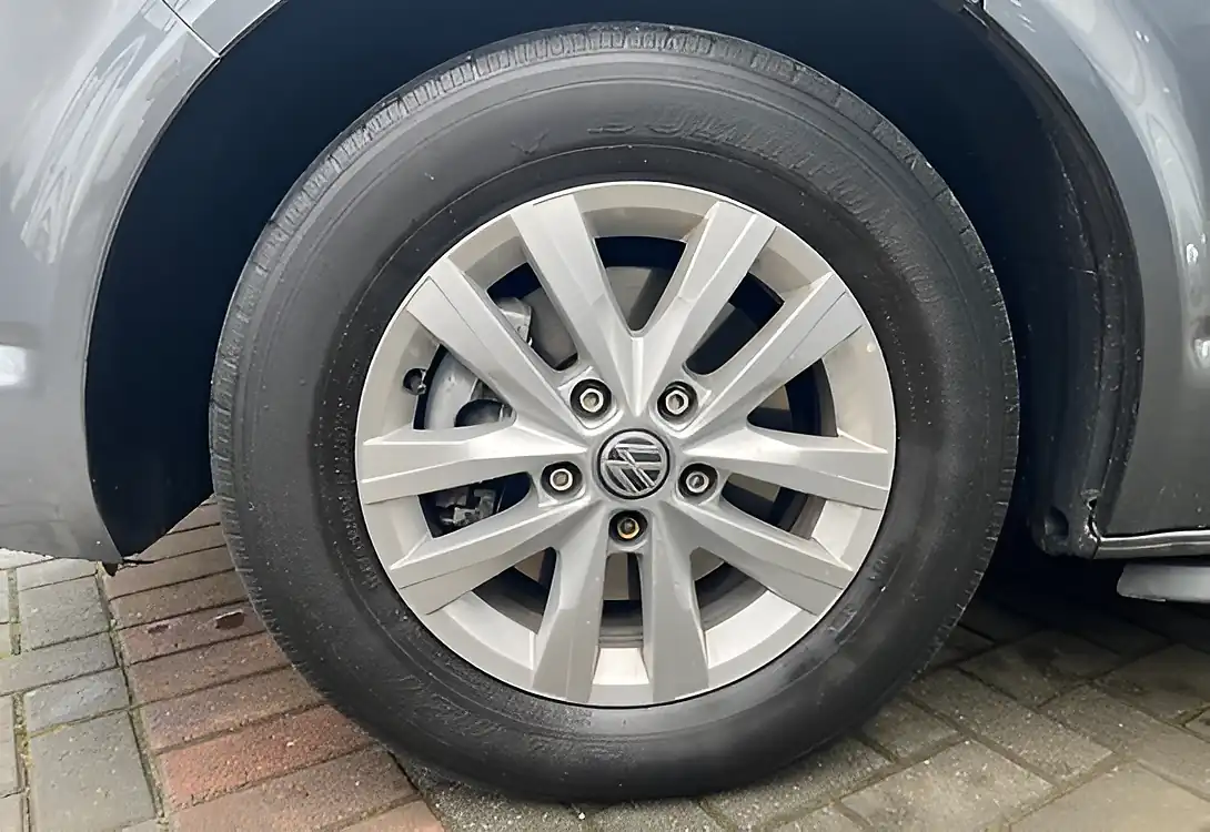 Used 2018 Volkswagen California Beach Grey - Interior and Exterior details 13