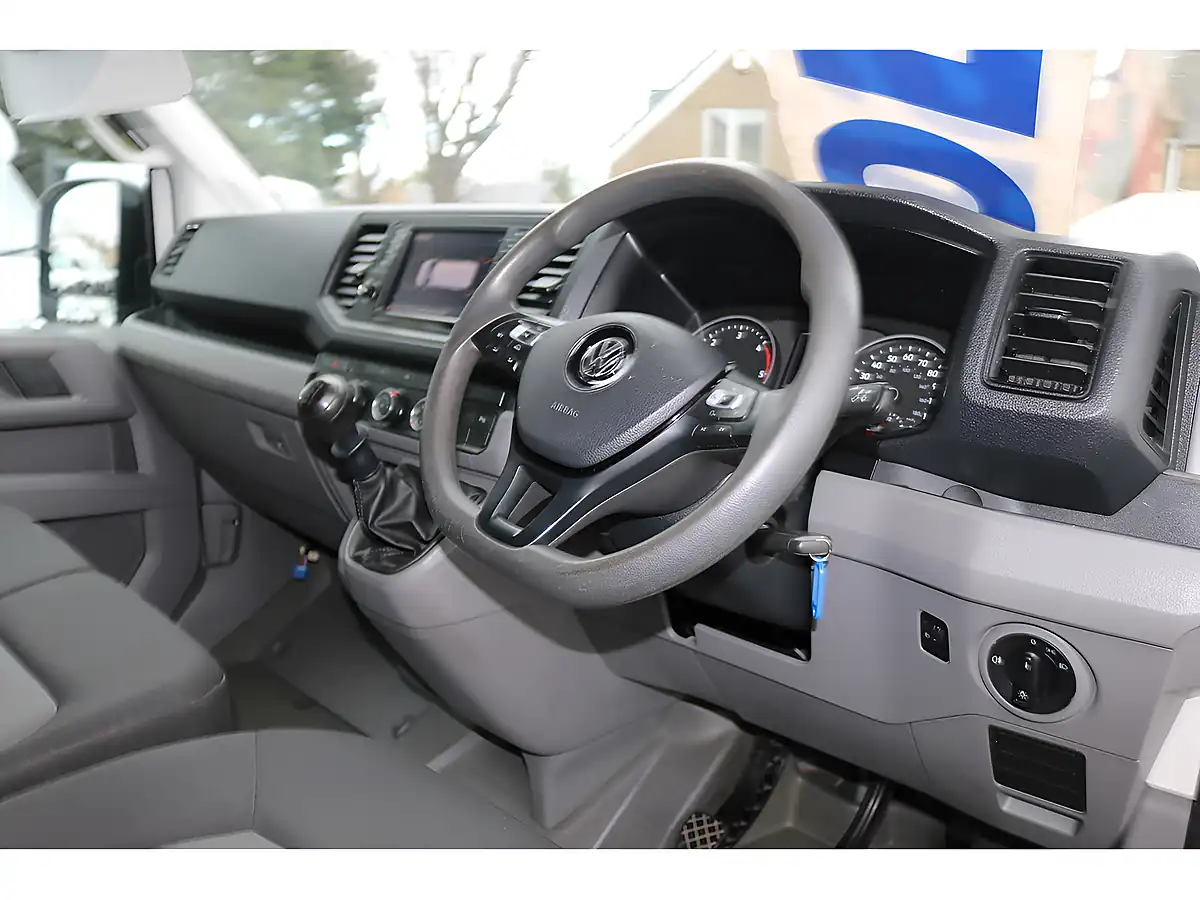 Used 2018 Volkswagen Crafter Lwb White - Interior and Exterior details 14