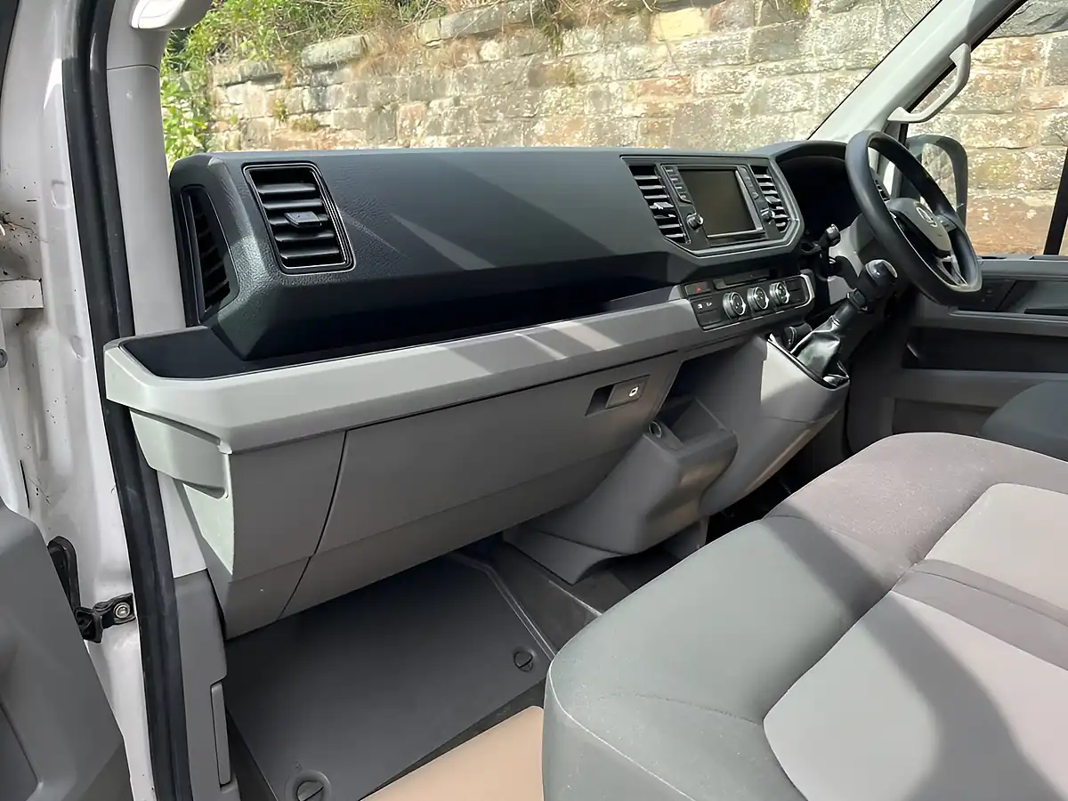 Used 2018 Volkswagen Crafter Startline White - Interior and Exterior details 10