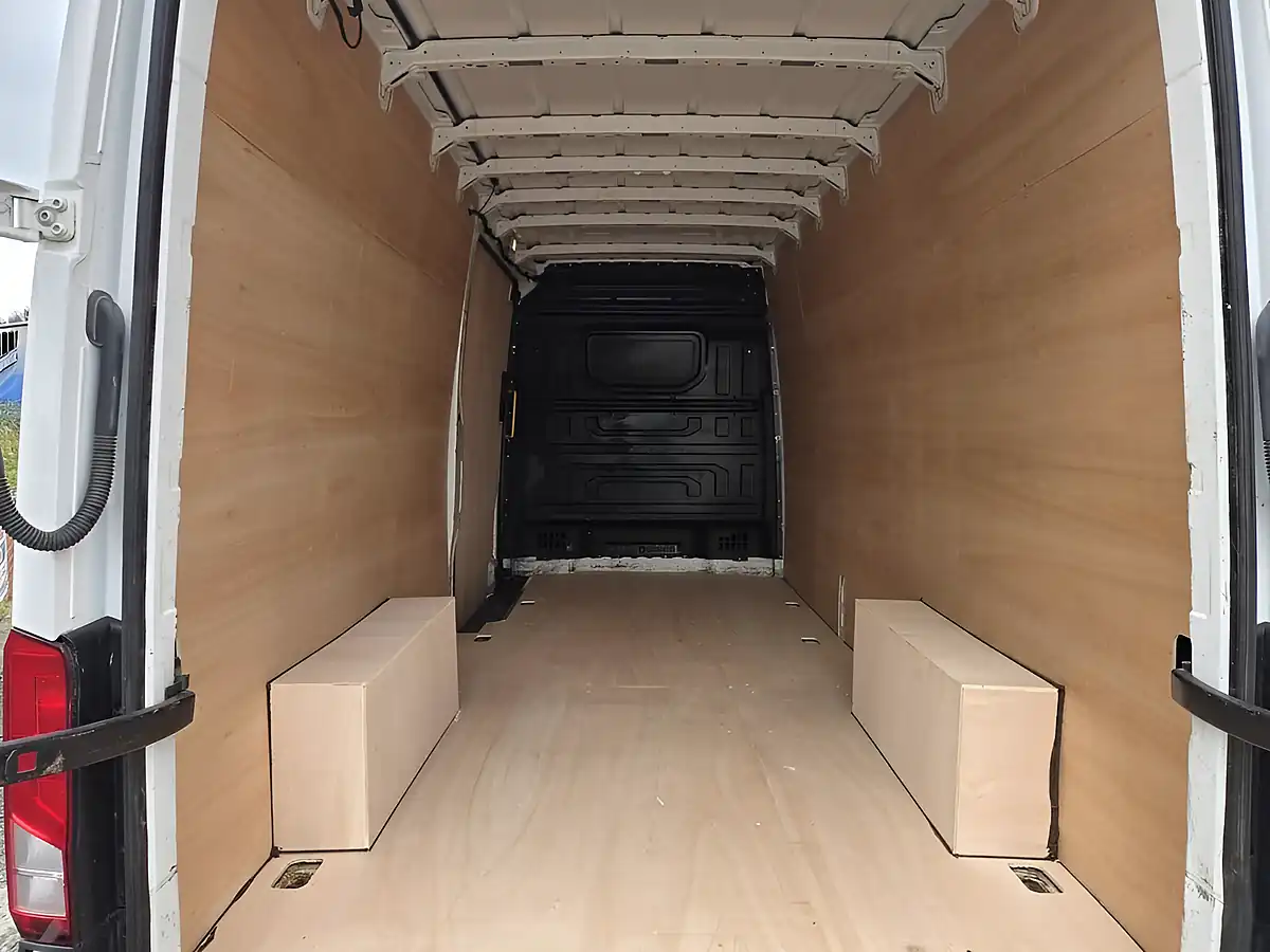 Used 2018 Volkswagen Crafter Startline White - Interior and Exterior details 8