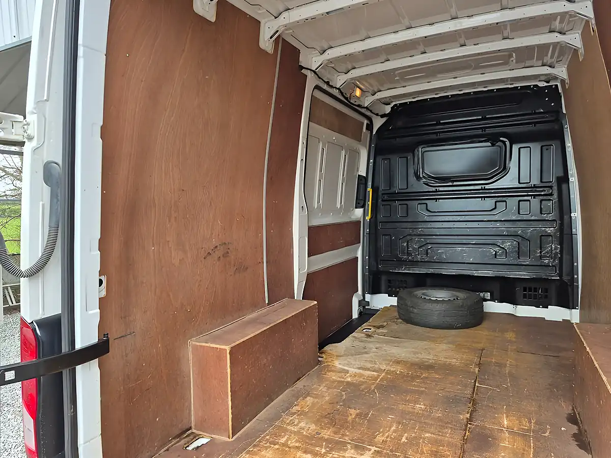 Used 2018 Volkswagen Crafter Startline White - Interior and Exterior details 10