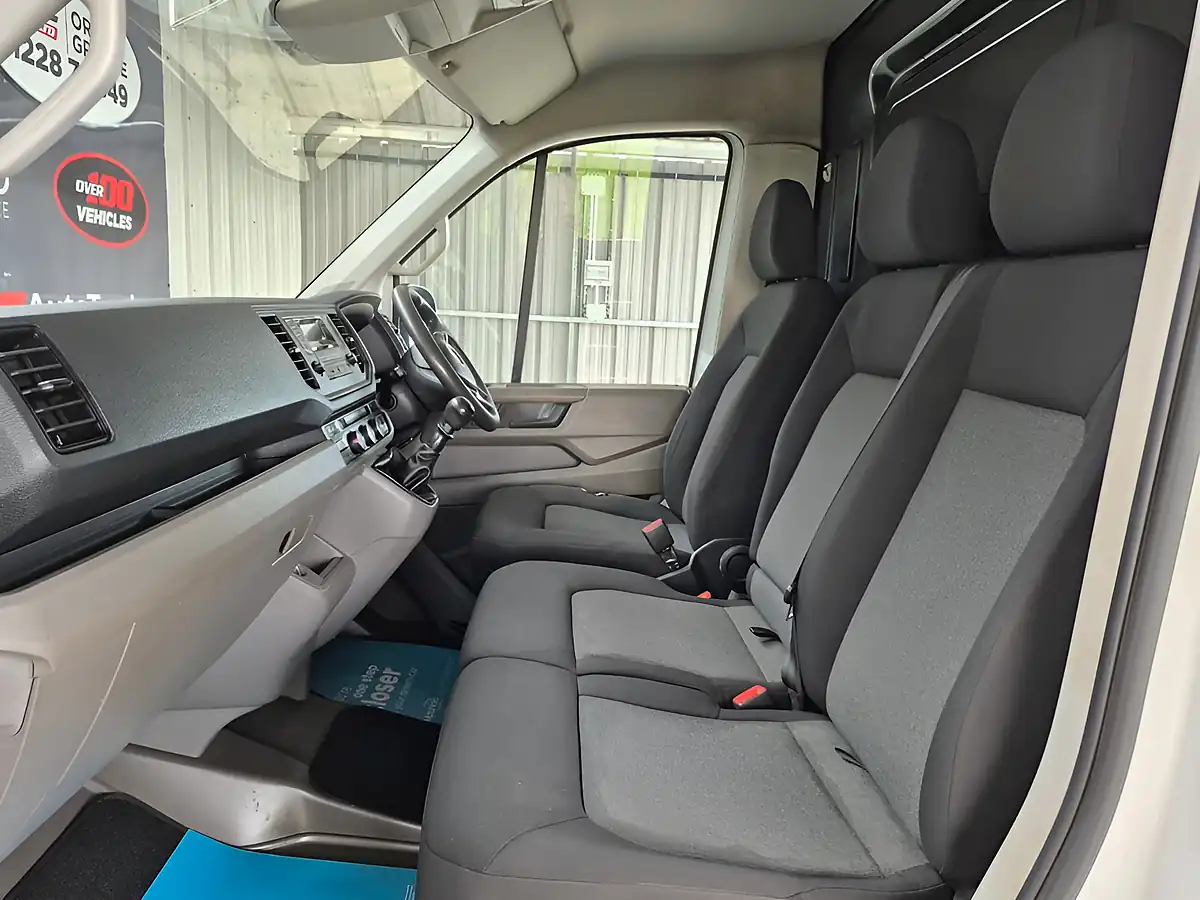 Used 2018 Volkswagen Crafter Startline White - Interior and Exterior details 19