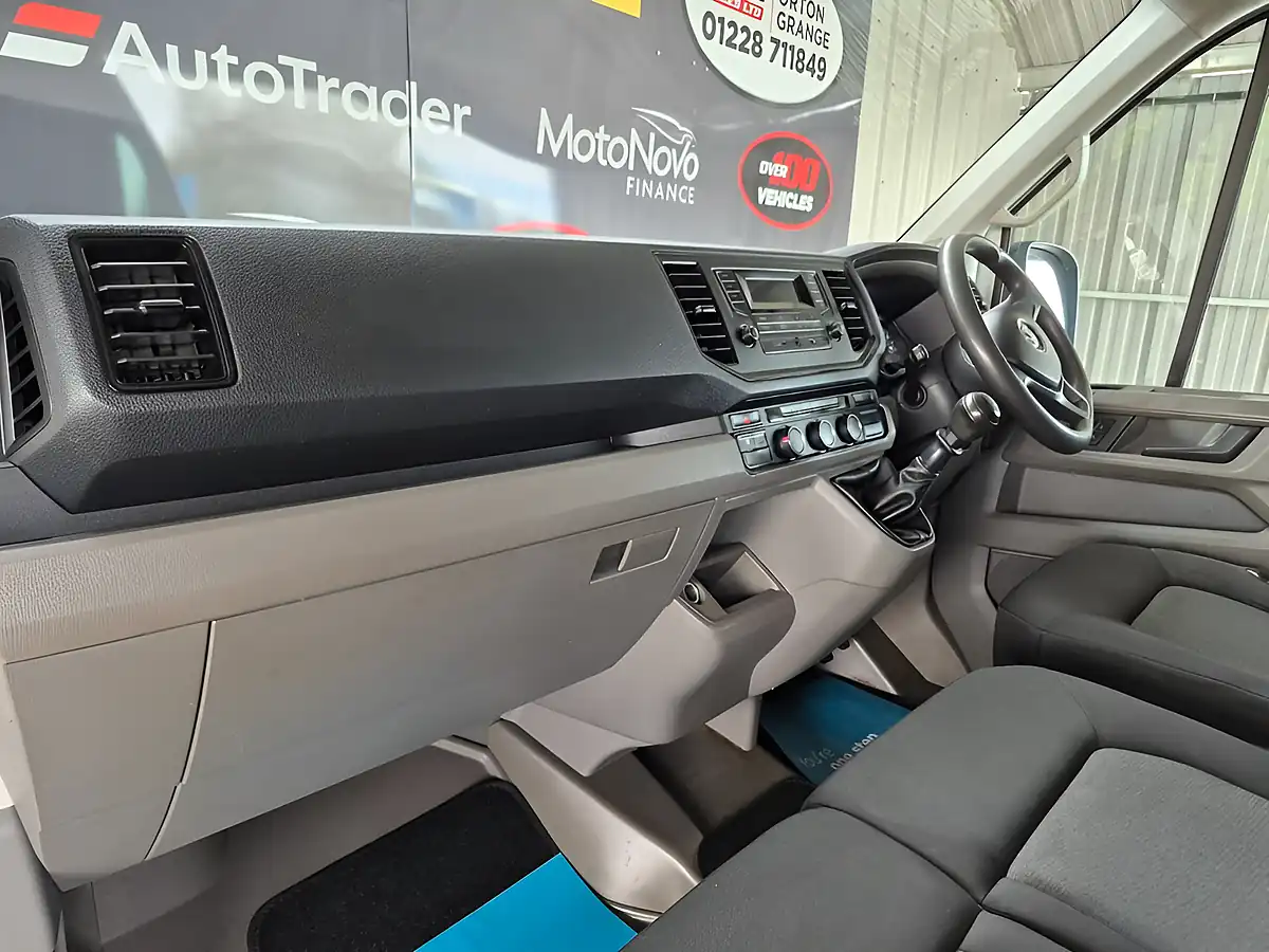 Used 2018 Volkswagen Crafter Startline White - Interior and Exterior details 20