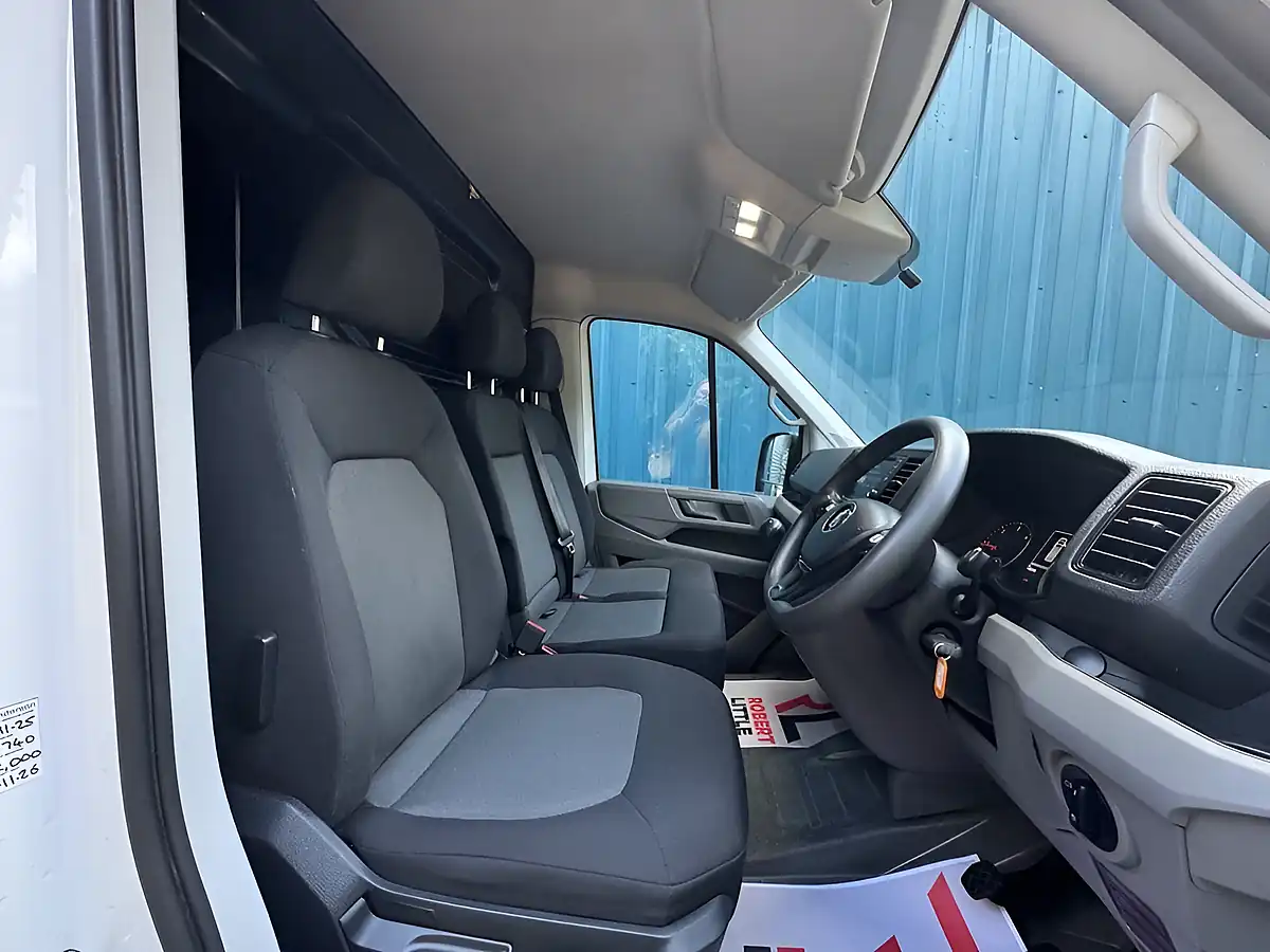 Used 2018 Volkswagen Crafter Trendline White - Interior and Exterior details 14